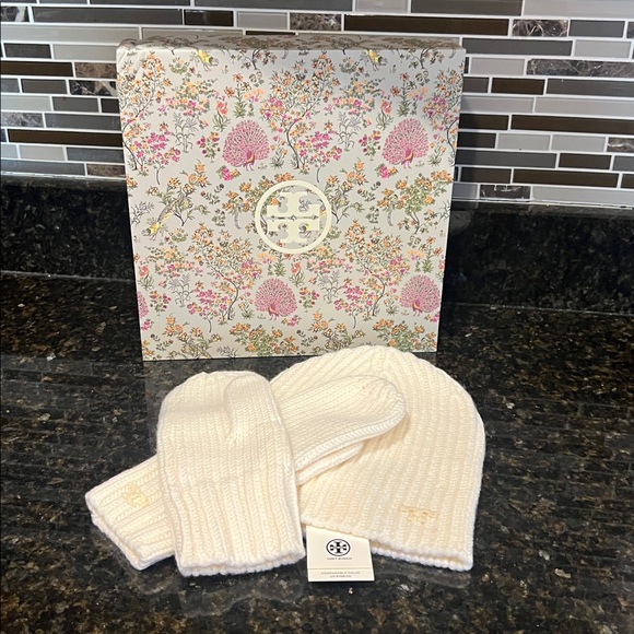 Tory Burch Cream Knit Hat and Mittens Set - Picture 7 of 14